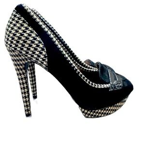 Bakers houndstooth blkwt peep toe heels
New box included